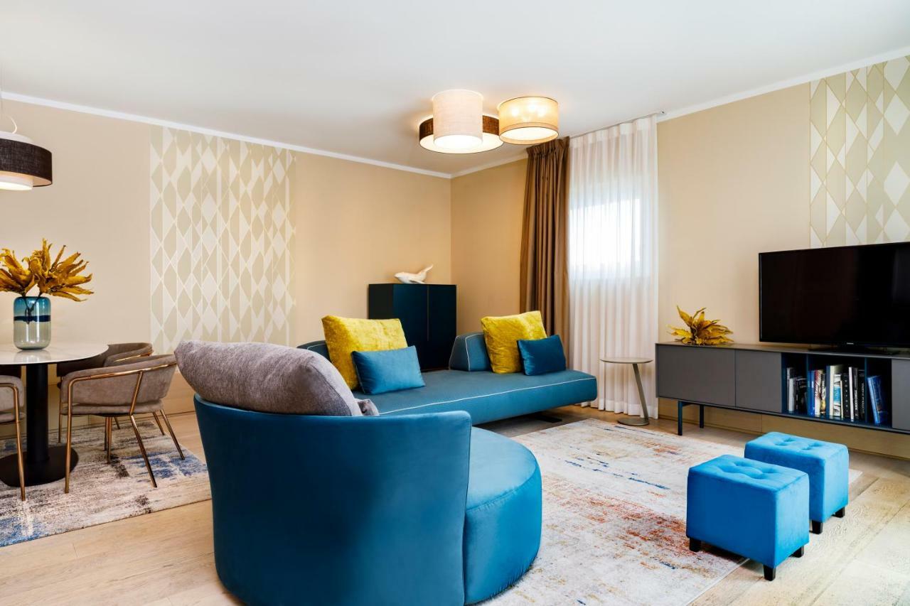 Grand & - The Leading Of The World 5*