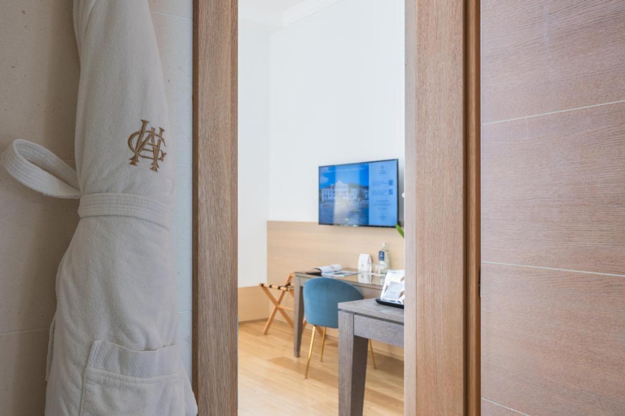 Grand & - The Leading Of The World Alassio